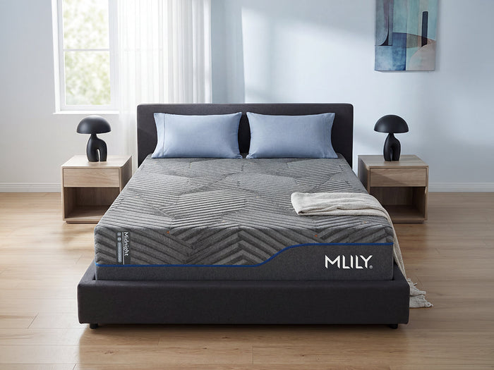 MLILY Midnight Hybrid Mattress — room view